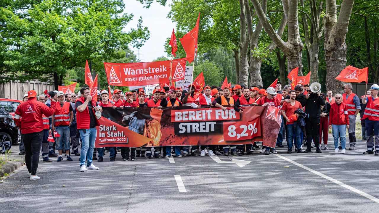 Tarifrunde Eisen und Stahl 2022: Warnstreik bei Thyssenkrupp Steel Dortmund