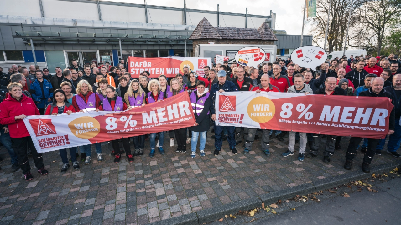 Impressionen der Warnstreikaktion in Stadthalle Attendorn