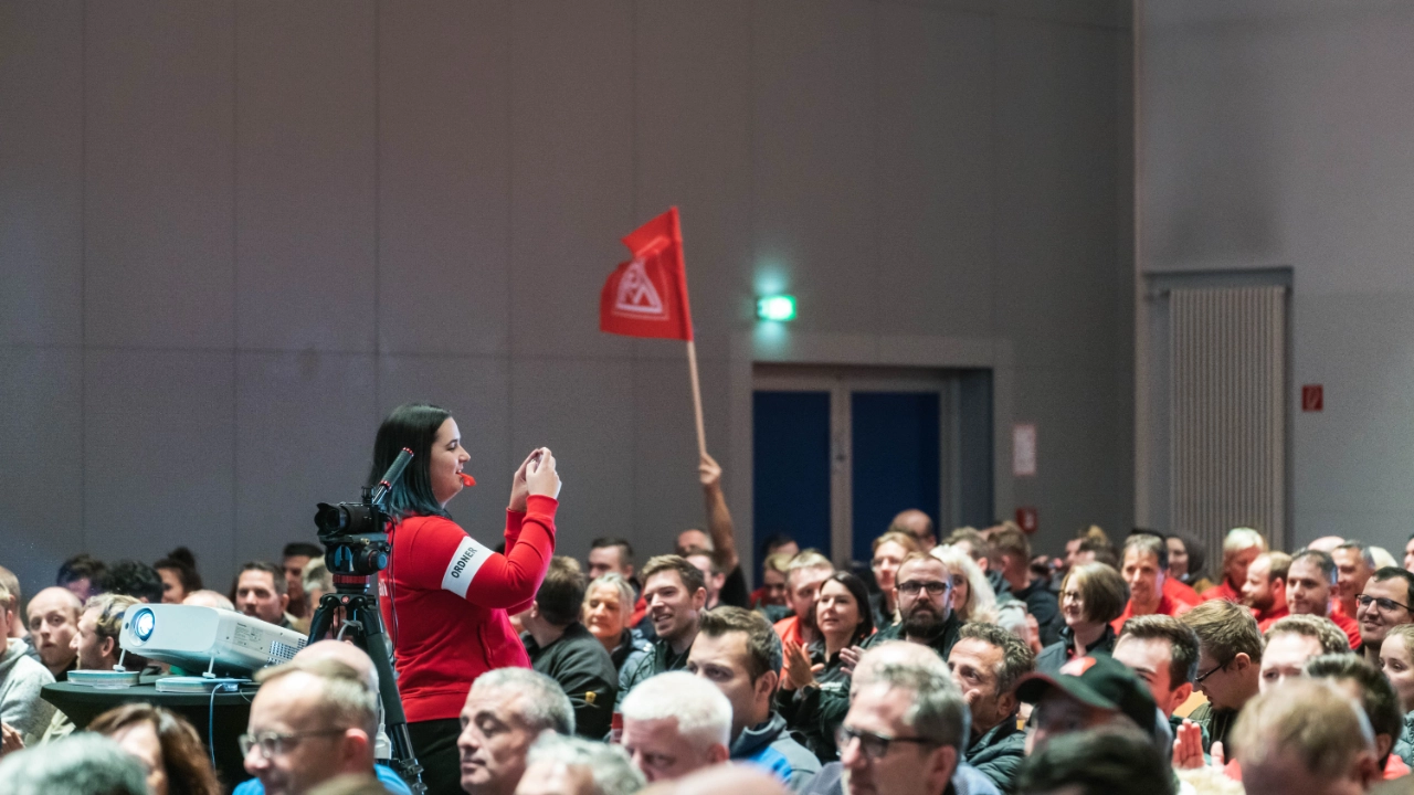 Impressionen der Warnstreikaktion in Stadthalle Attendorn