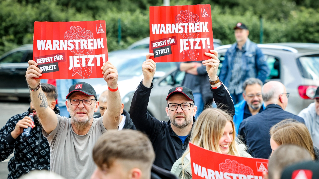 Tarifrunde Eisen und Stahl: Warnstreik Thyssenkrupp Steel Finnentrop