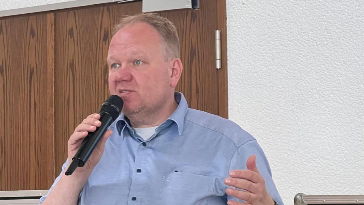André Arenz auf der Delegiertenversammlung im Juni 2025