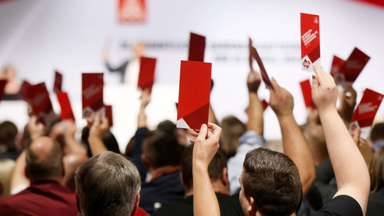 Abstimmung auf dem 25. Ordentlichen Gewerkschaftstag der IG Metall in Frankfurt am Main.