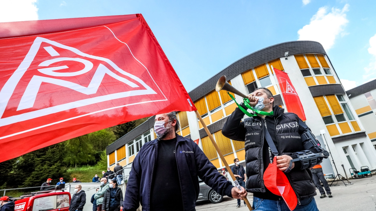 2 Kollegen beim Warnstreik KDK 
