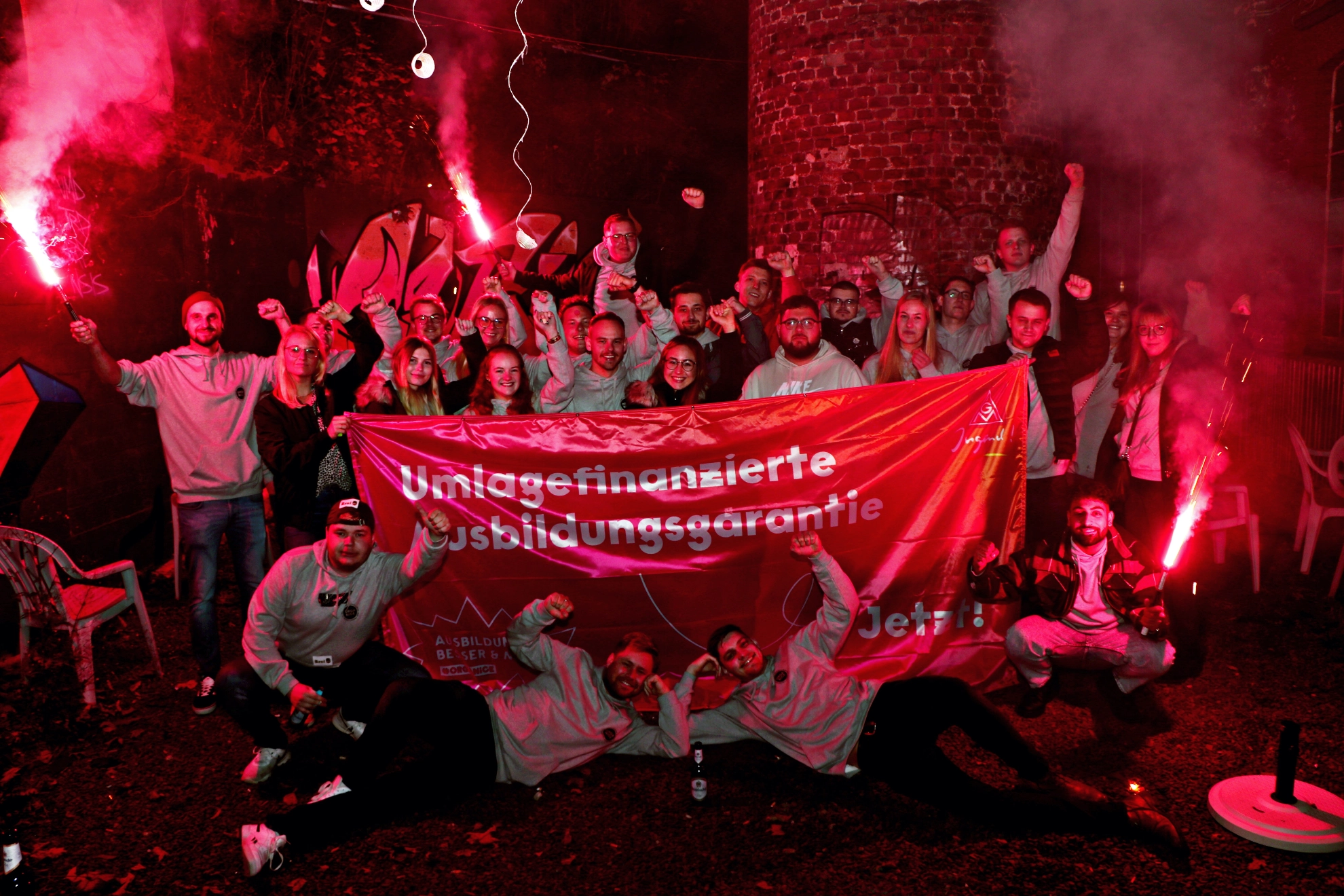 Gruppenfoto der IG Metall Jugend aus Südwestfalen zum AKtionstag