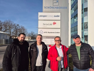 Der neue BR-Wahlvorstand bei Paragon mit Karl Musiol von der IG Metall Oberland (rote Jacke)