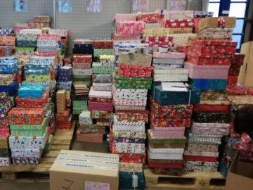 Freude schenken: Weihnachtspäckchen für Kinder in Not