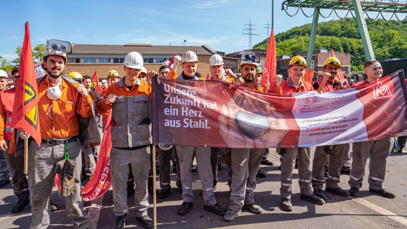 Tarifrunde Eisen und Stahl 2022: Warnstreik bei DEW in Siegen Geisweid