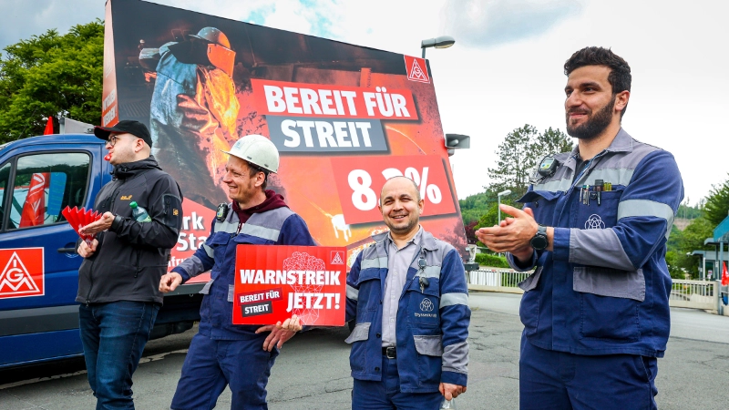 Tarifrunde Eisen und Stahl: Warnstreik Thyssenkrupp Steel Finnentrop