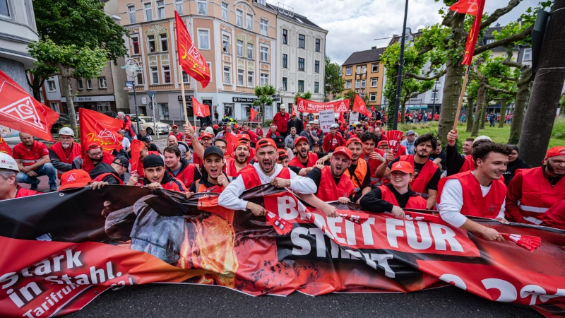 Tarifrunde Eisen und Stahl 2022: Warnstreik bei Thyssenkrupp Steel Dortmund