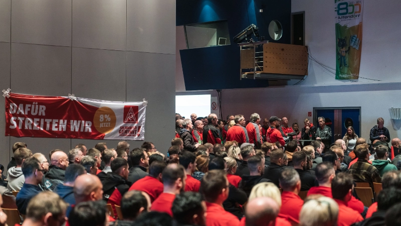 Impressionen der Warnstreikaktion in Stadthalle Attendorn